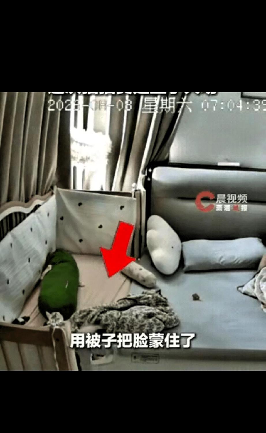 “立大功了！”山东，宝宝睡觉时不小心用被子把脸蒙住了，而宝宝的妈妈正在熟睡，就在
