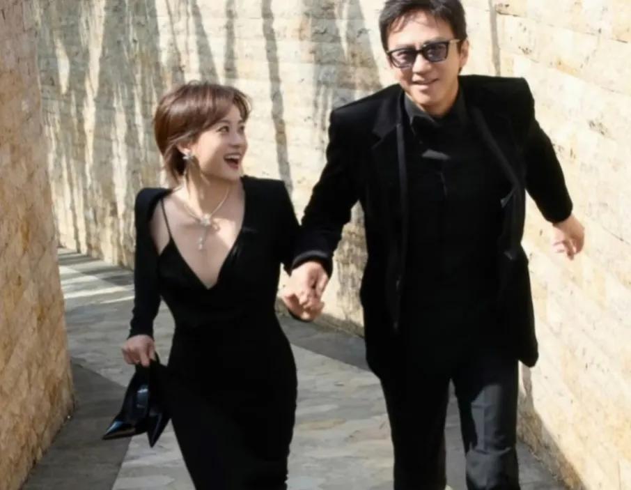 邓超跟着孙俪一起减肥了，3周腰围小4厘米。邓超这波“半佛系减脂”火了——3周