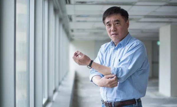 郝龙斌说，“国民党要撕掉“亲中舔共”标签，国民党是亲美和中、不“舔共”，也要对岸
