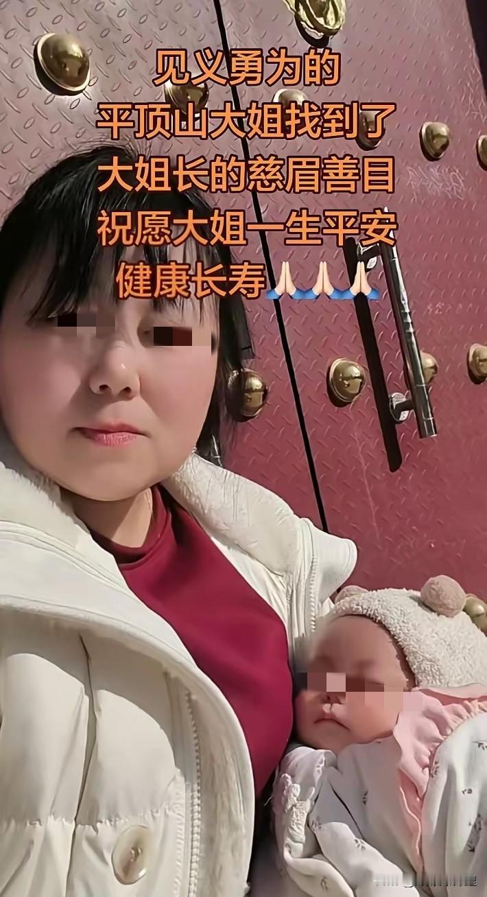 平顶山这事儿闹得沸沸扬扬，那个抱娃劝架的大姐算是彻底火了。但我看视频的时候，