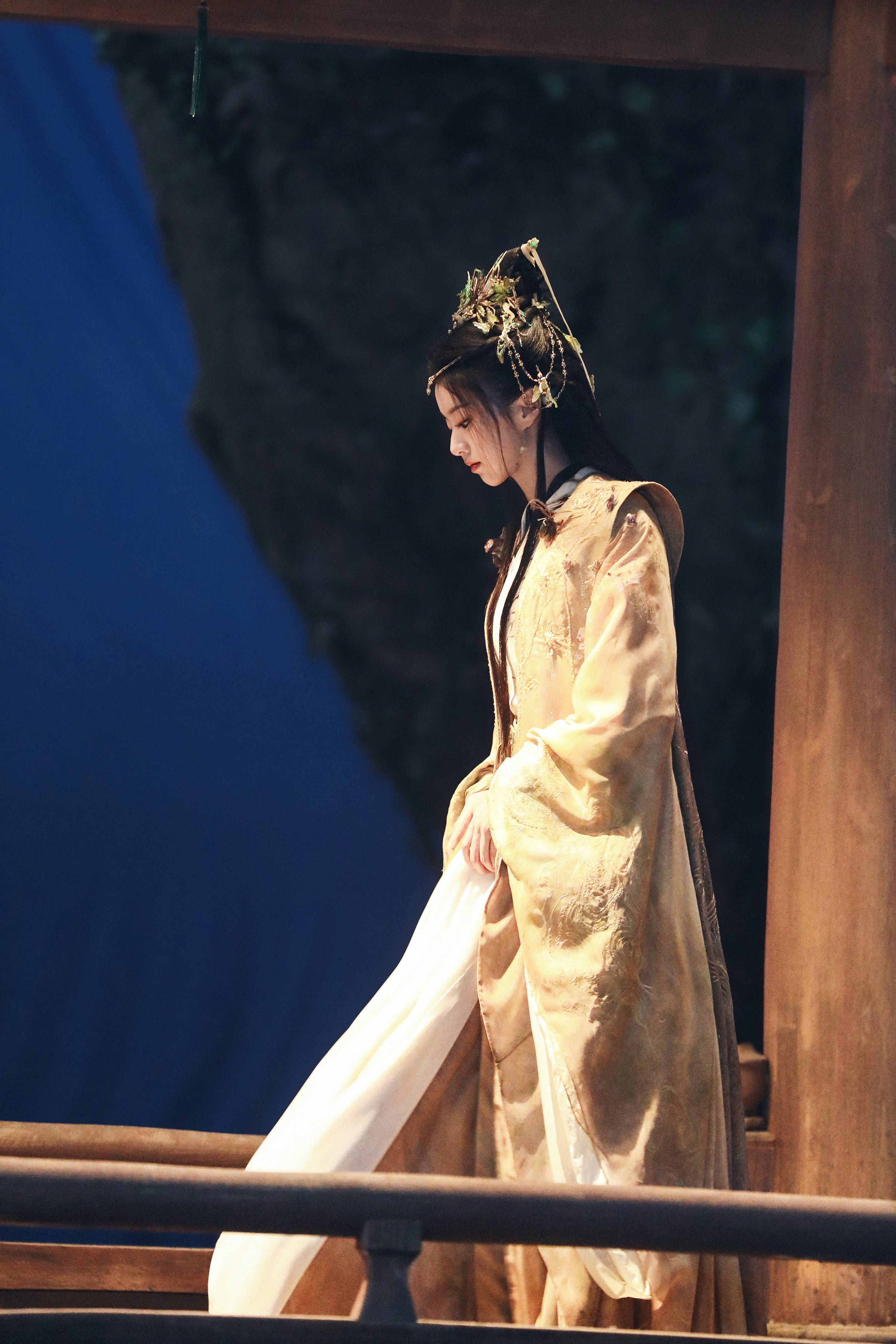 漂亮黄衣✨✨✨《水龙吟》钟春髻☽剧照-1️⃣白衣（黄白）+额饰2️⃣黄衣+额