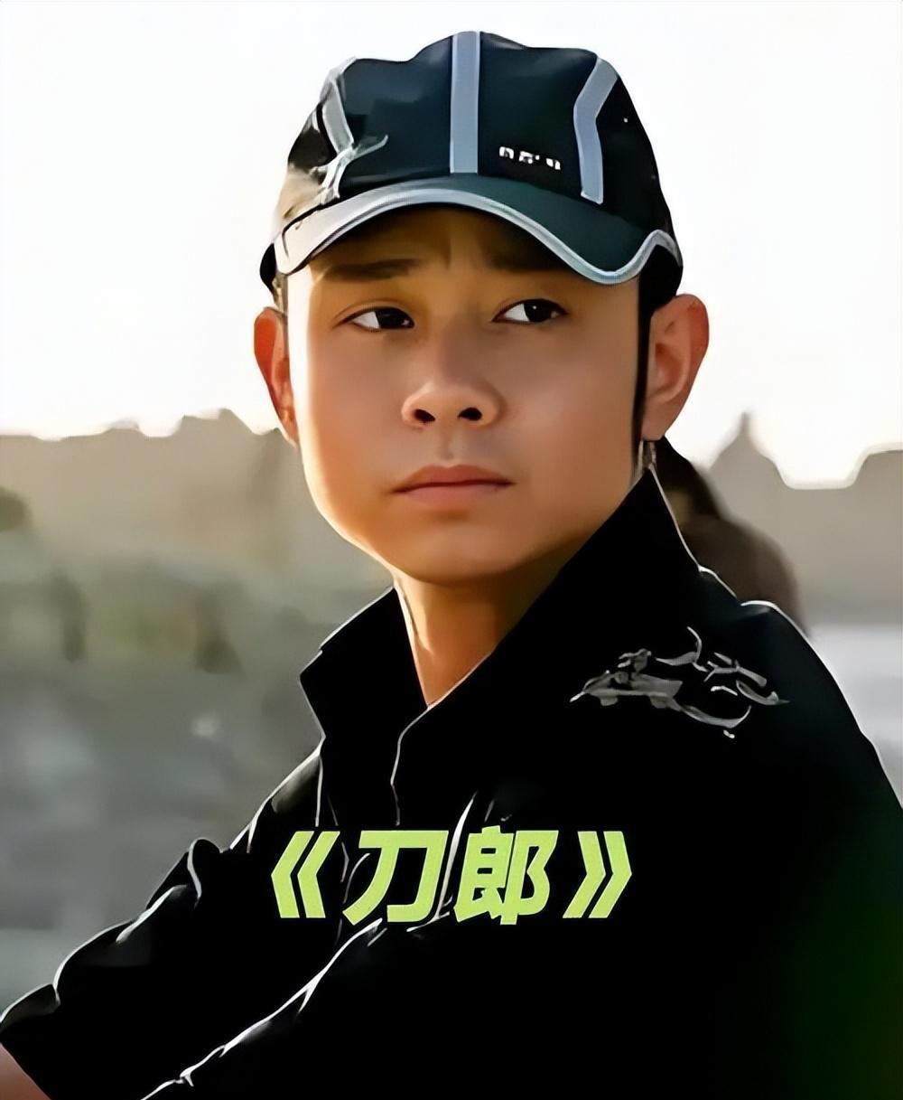 刀郎,杨坤,你更喜欢哪个?说实话，杨坤也是挺优秀的，二级电焊工转行到了歌坛，还