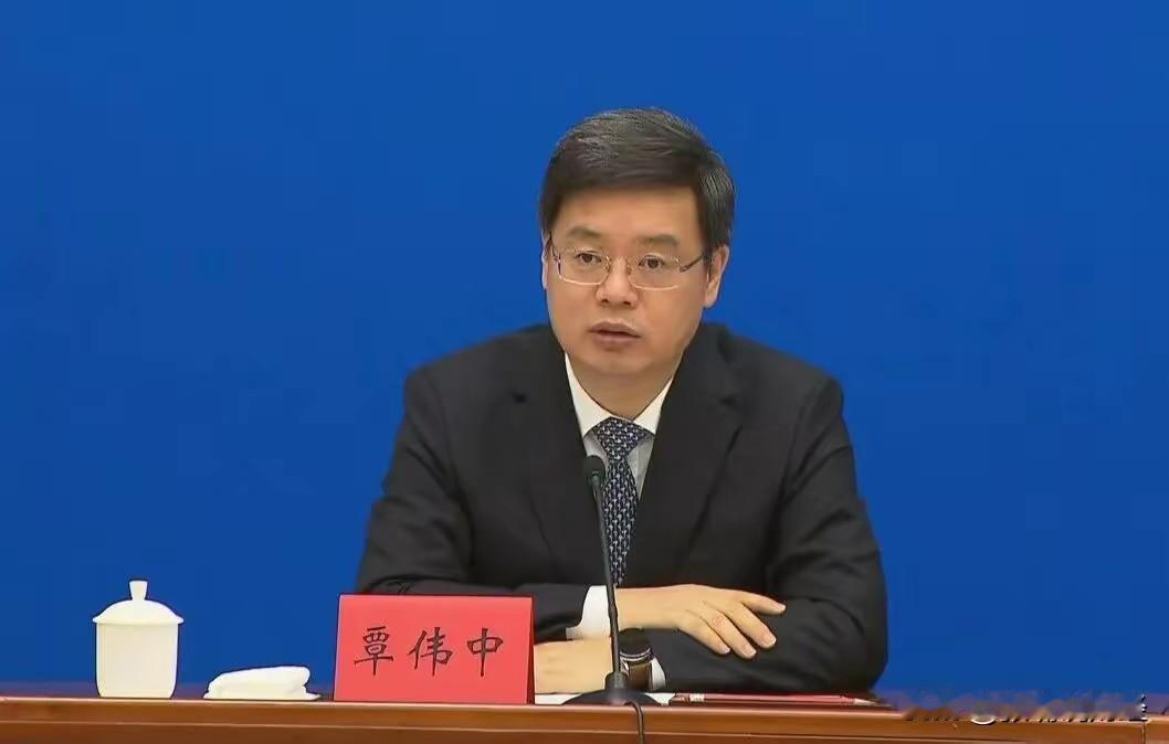 辞去深圳市长职务4天之后，覃伟中有了新消息8月24日，深圳传来消息，覃伟中辞