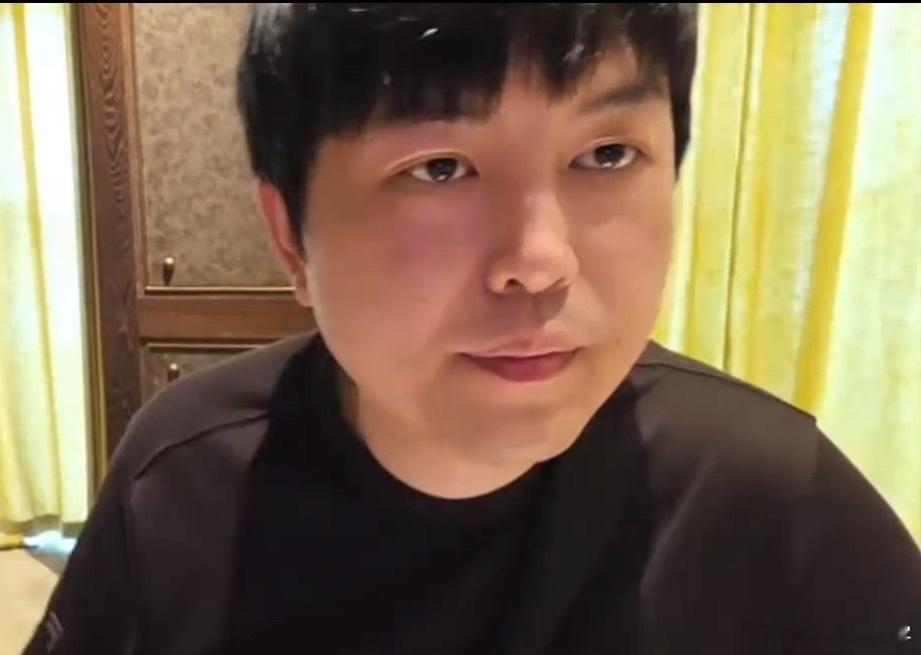 枫哥：熊掌五月斗鱼流水第二（弹幕）接触了户外流水高正常，户外刷礼物的人太多了，斗