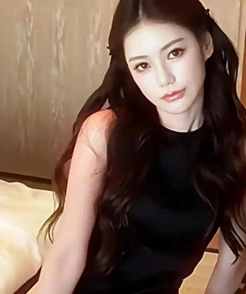 凌晨1点马筱梅发文，疲惫中藏生活百态当夜幕深沉至凌晨1点，万籁俱寂，世界仿佛