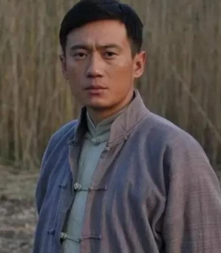 1943年，日军宪兵队长小泉一郎做了一件让所有人想不通的事：他竟将刚抓获的新四军