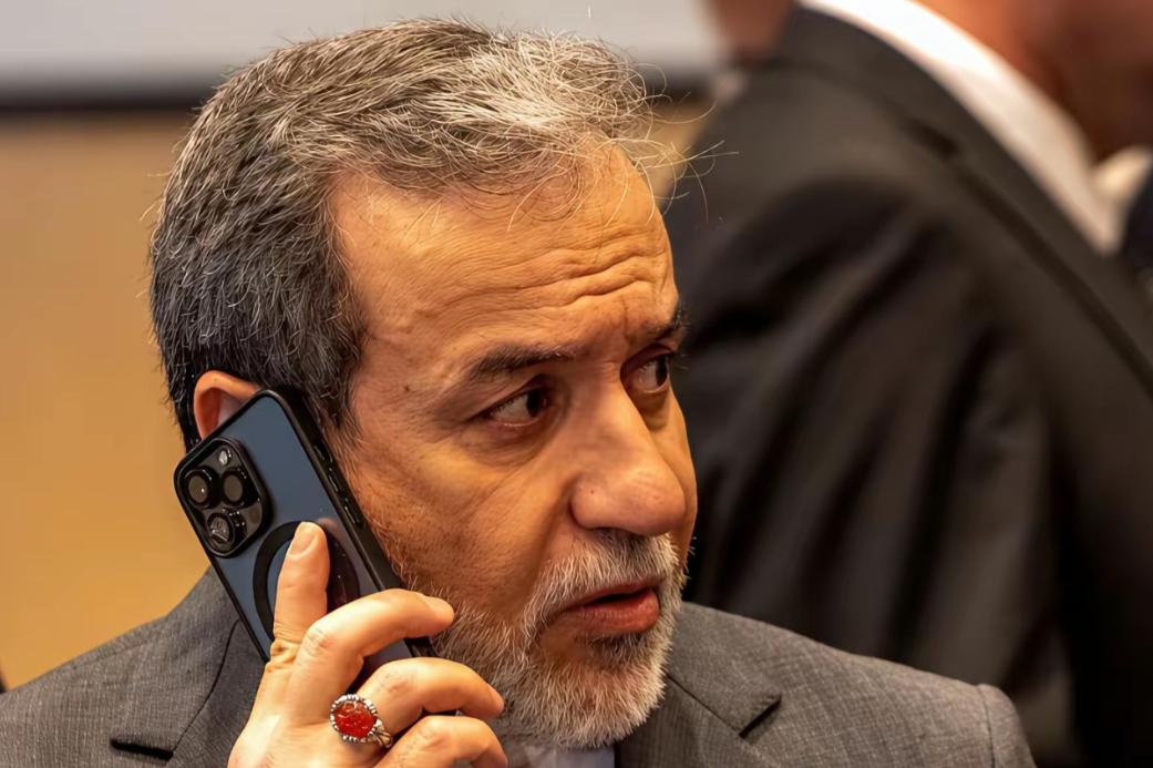 这张图疯传，大家都说，他是伊朗内鬼！ 他敢用苹果就说明他不怕被定位。为什么不