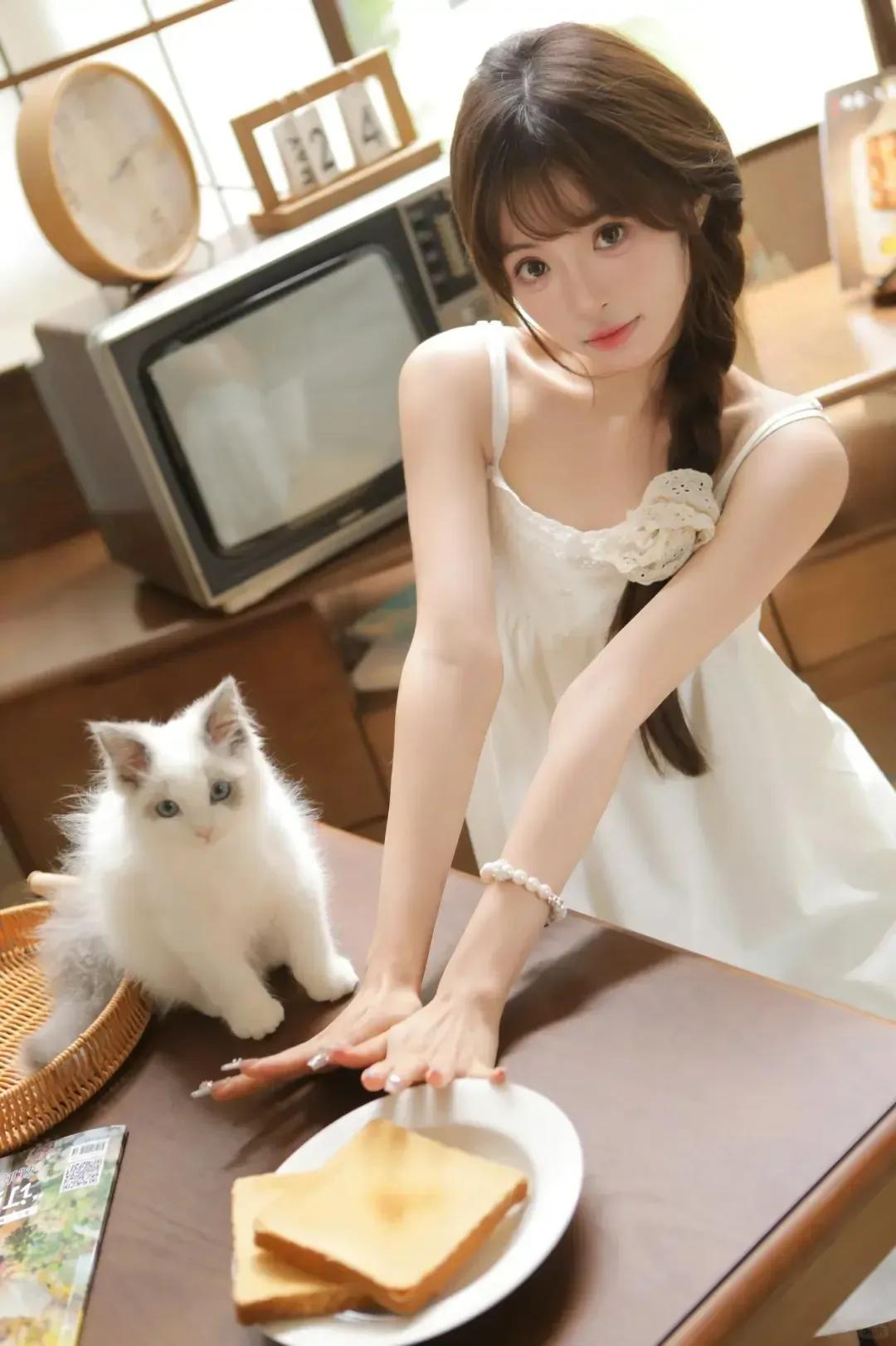 什么样的身材是完美身材可爱的她和可爱的它美女的魅力能有多大？