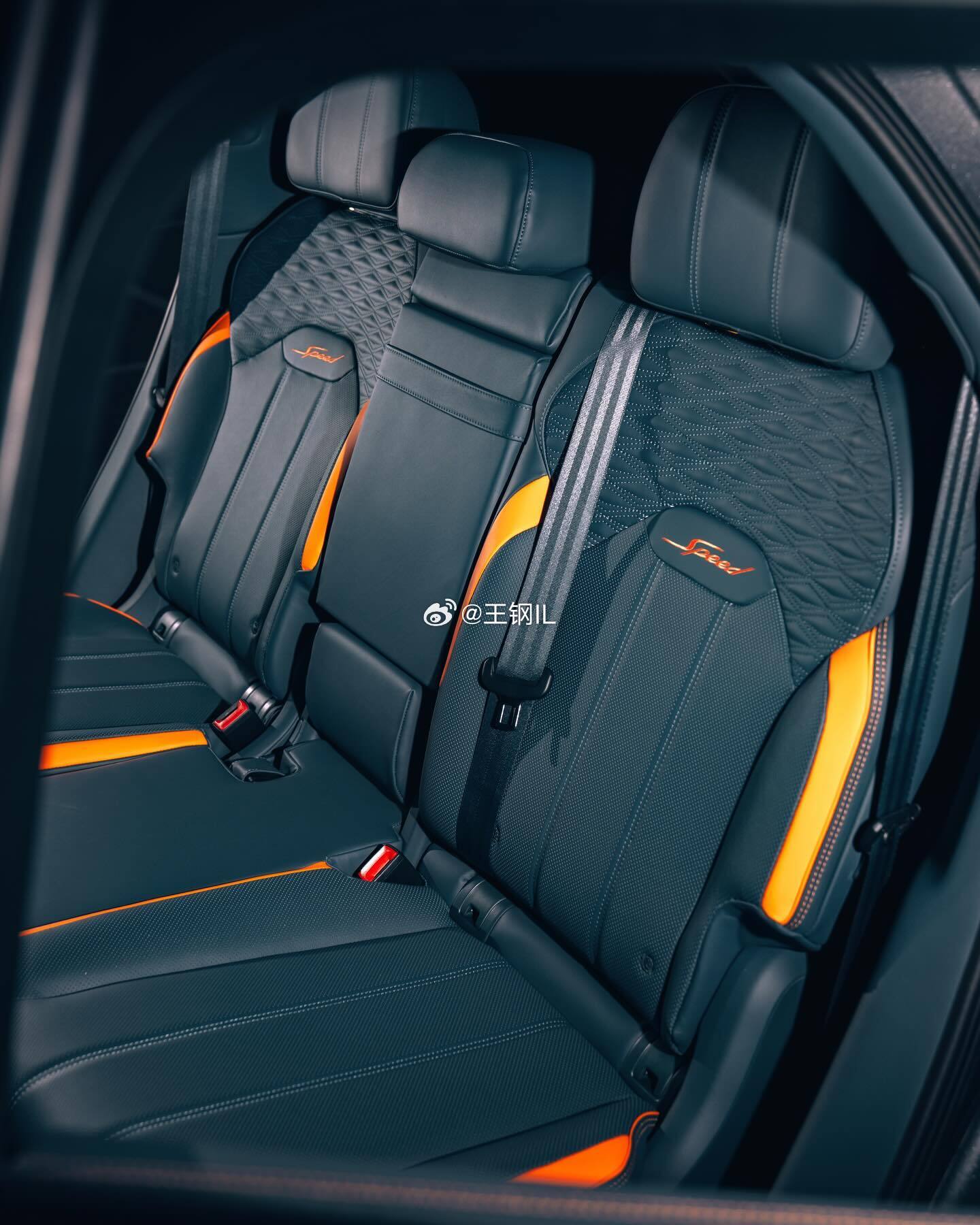 宾利添越，不动声色的张扬黑色敛锋，锋芒，藏于优雅之中。宾利添越