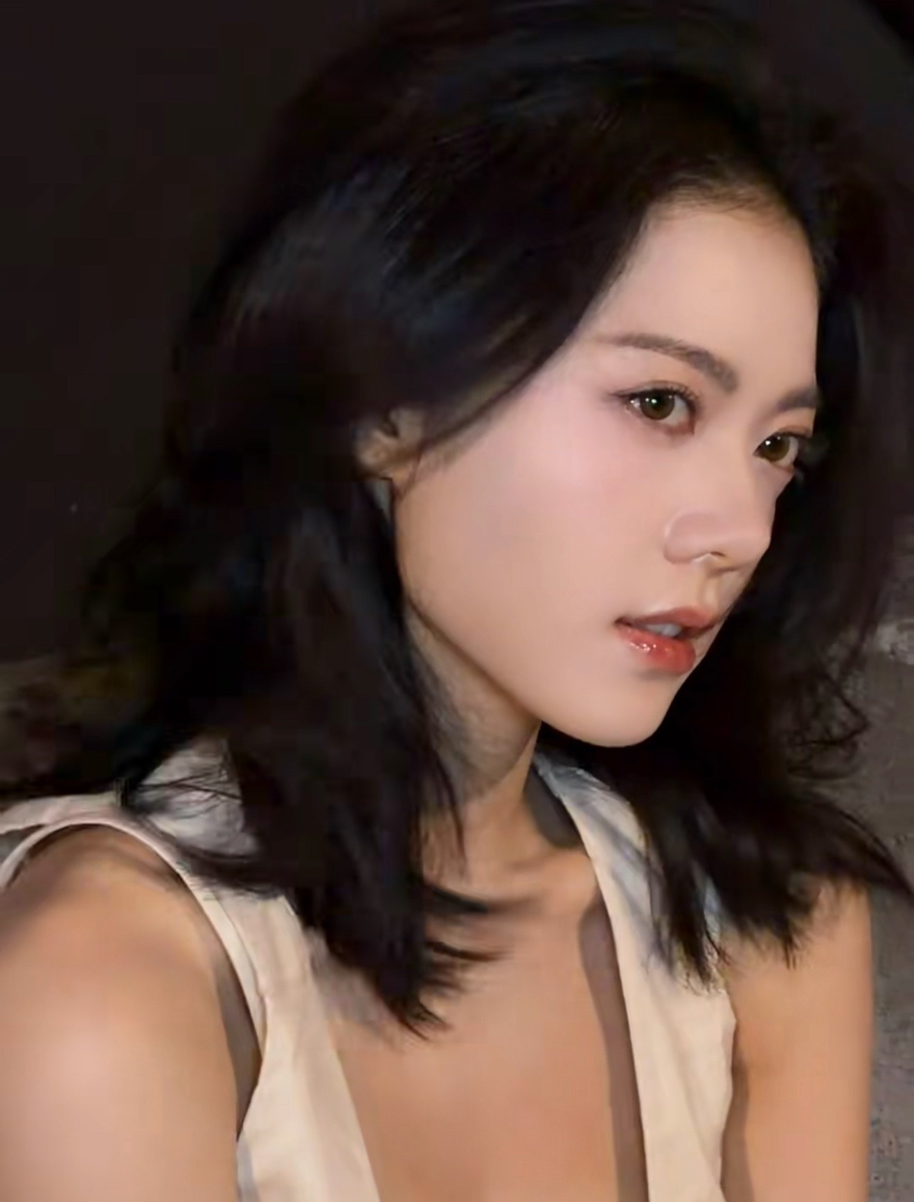麦麦不被miumiu的丑广告陷害时，都挺好看的哈哈…赵今麦​​​
