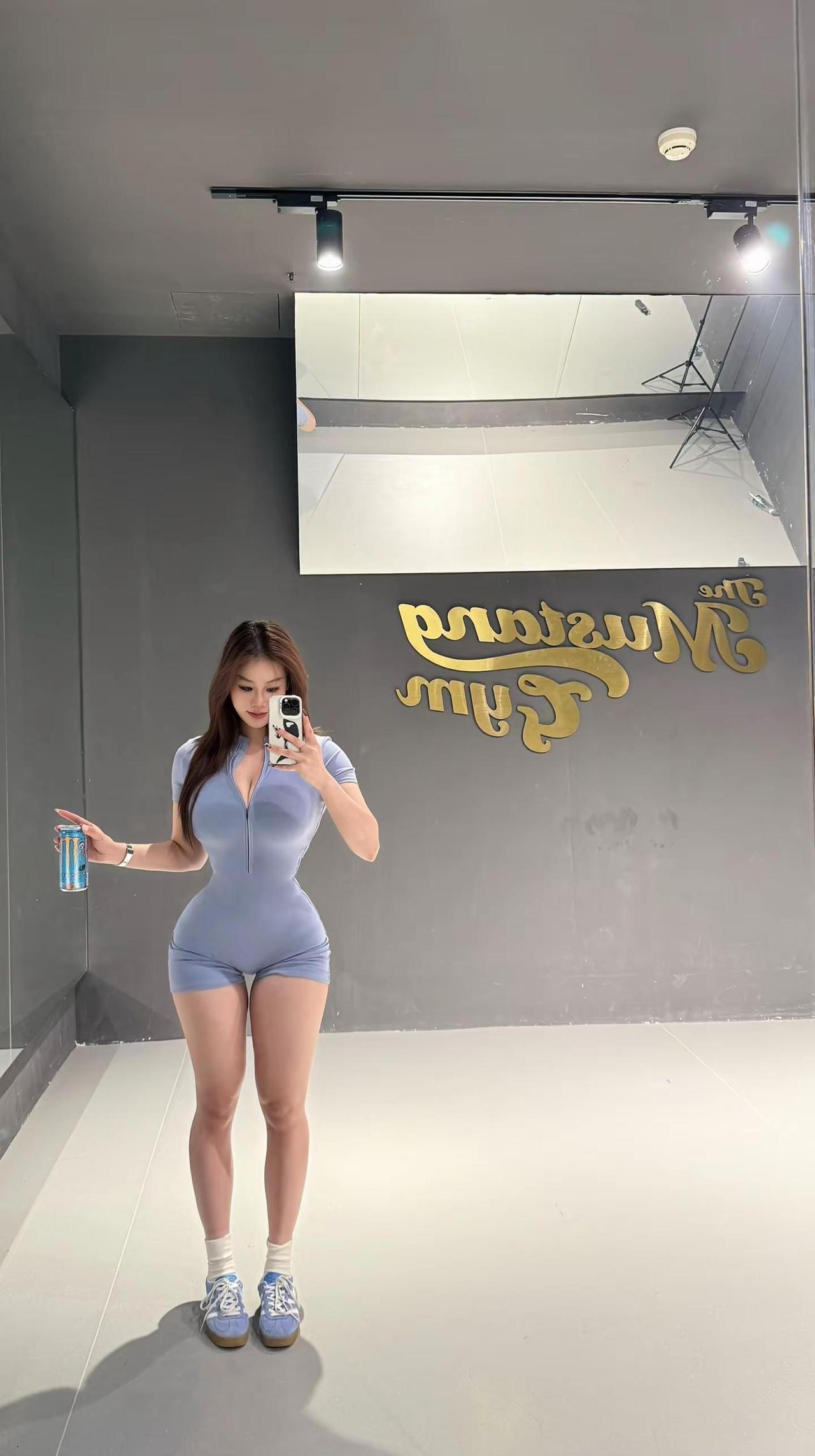 160/118抱不起来的话你还得练。健身微胖健身穿搭毫无训练痕迹