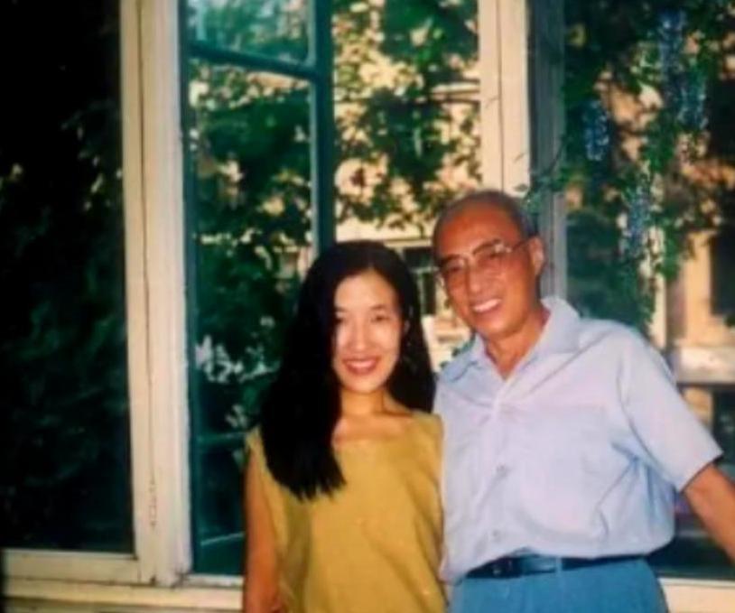 1986年，65岁的航天泰斗杨南生与29岁的张严平喜结连理。起初张严平双亲极力反