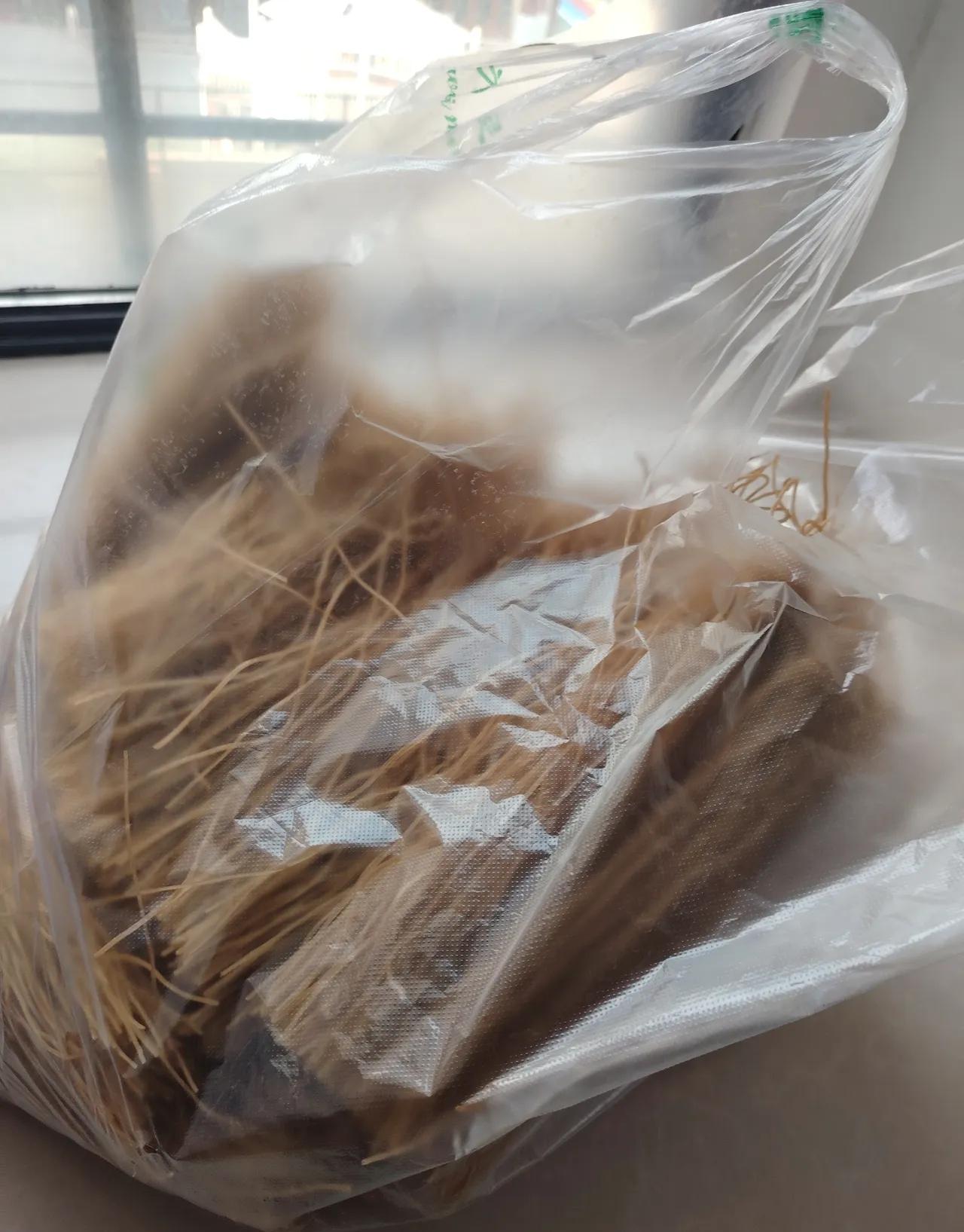 领导的粉条，不得不买呀！满满的人情世故……上午，接领导的电话去了趟单位，看