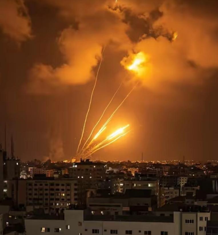 以色列终于承认怕了。大家可能还记得，以色列空袭伊朗境内目标时，态度那叫一个强