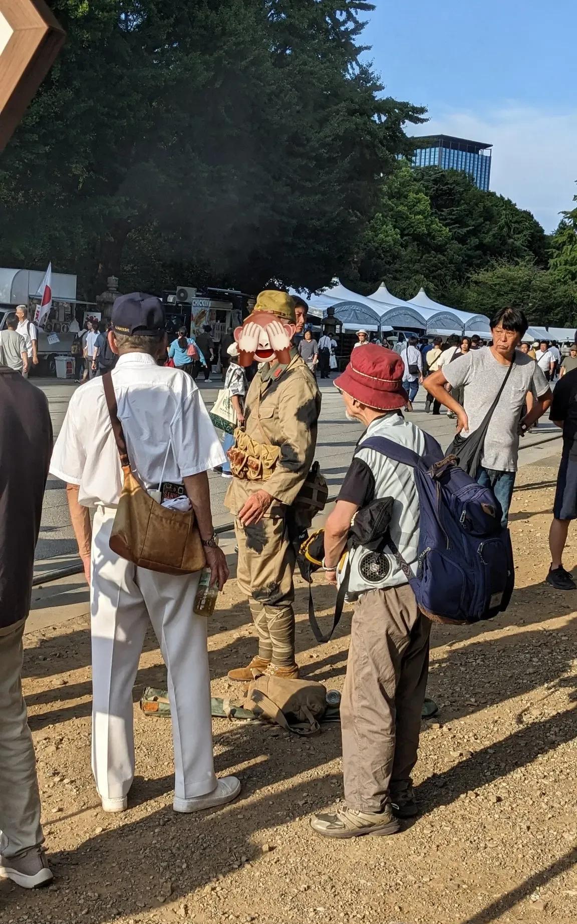 日本靖国神社在8月15日内部的情况，日本在这一天大肆搞祭祀活动，而且有非常多的日