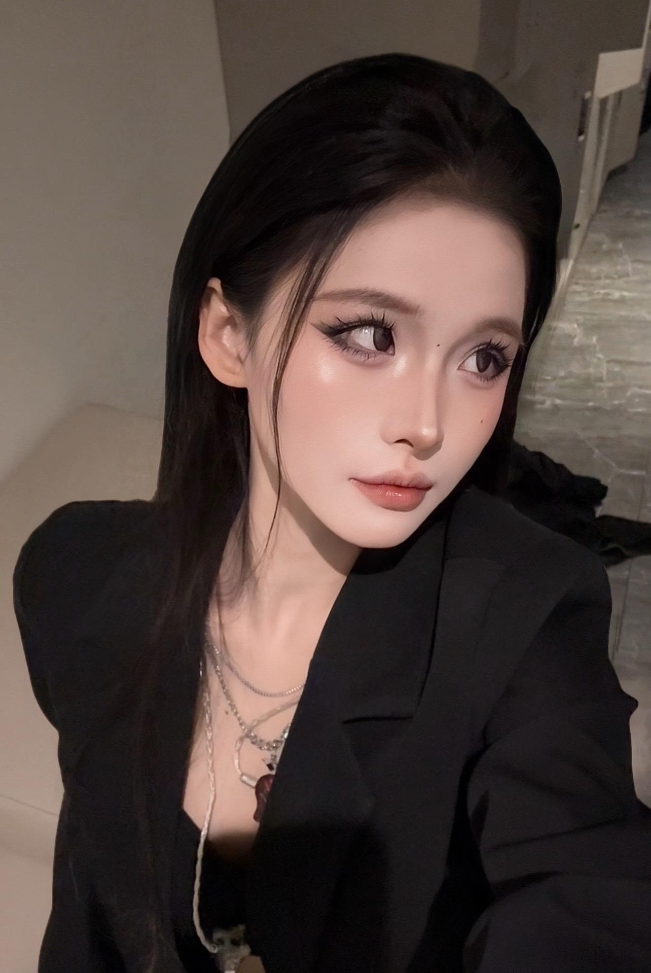 她们都好迷人 我不一样 我不理人