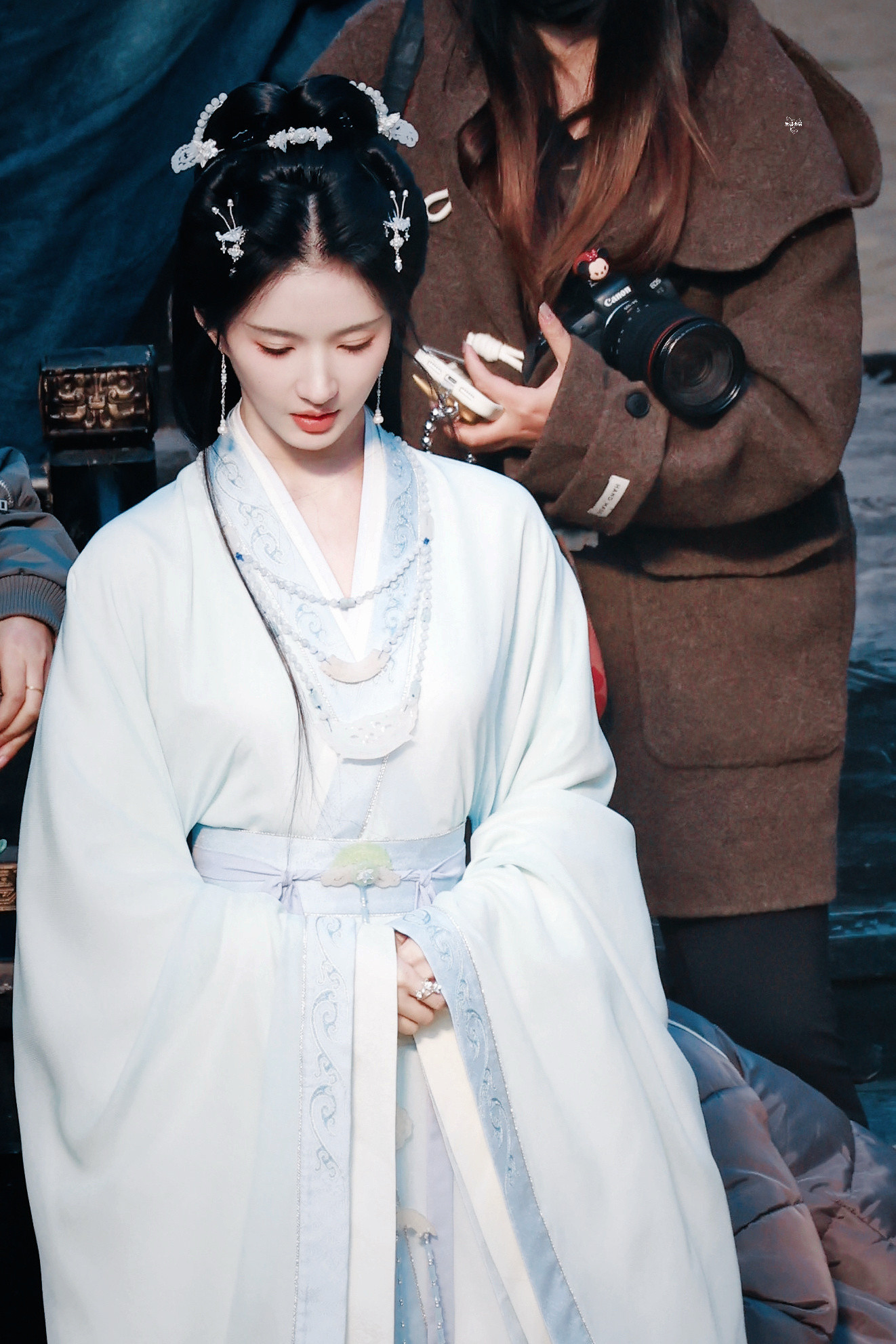 感觉这两年这种秦汉风+玉饰项链的造型多了起来耶～～～陈都灵《翘楚》楚朝艾米《