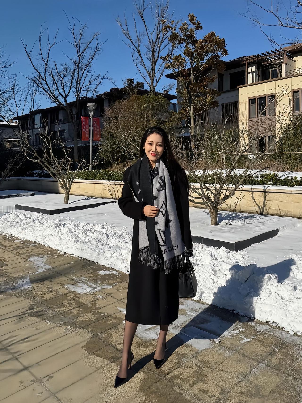 自己就是光不必追求人人都喜欢日子是自己的，怎么过自己决定