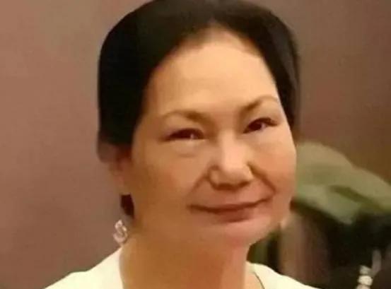 大S4.6亿豪宅被银行收走妈妈找前女婿哭诉法律文件打脸现任丈夫搬出租房台