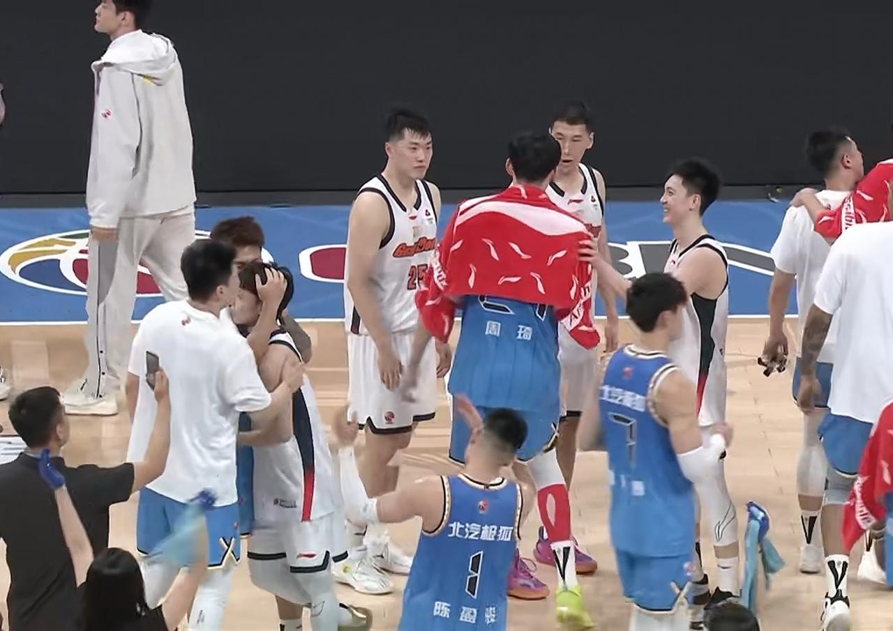 杜锋赛后苦笑，广东男篮被淘汰在意料之中！广东男篮主教练杜锋在生死战的最后时刻