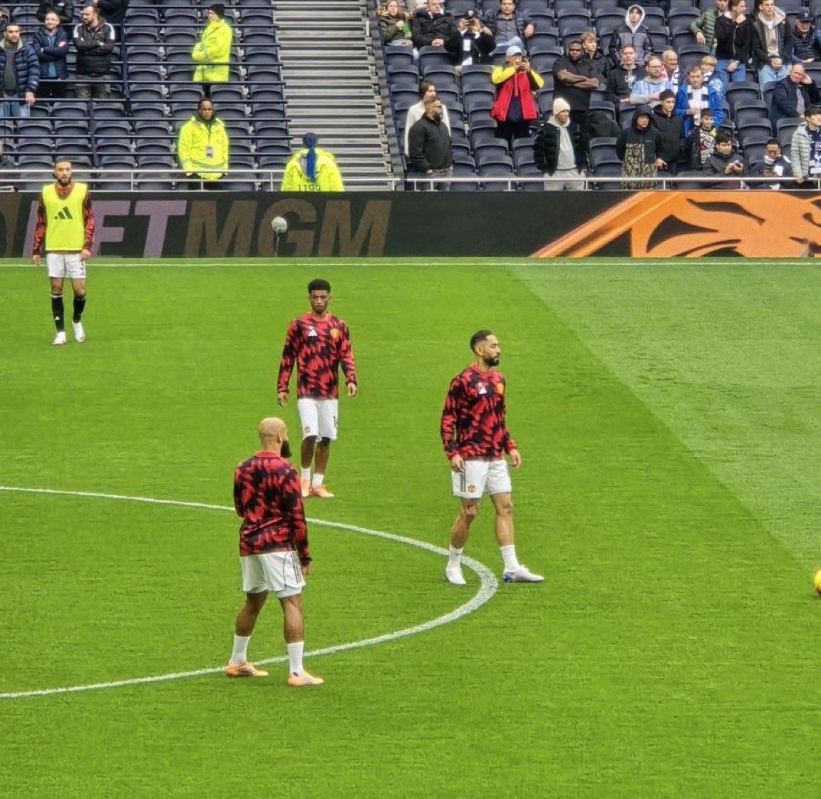 上半场，库尼亚踢的比上一场强太多了。你踢伪前锋，比左前腰好。因为活动范围大，