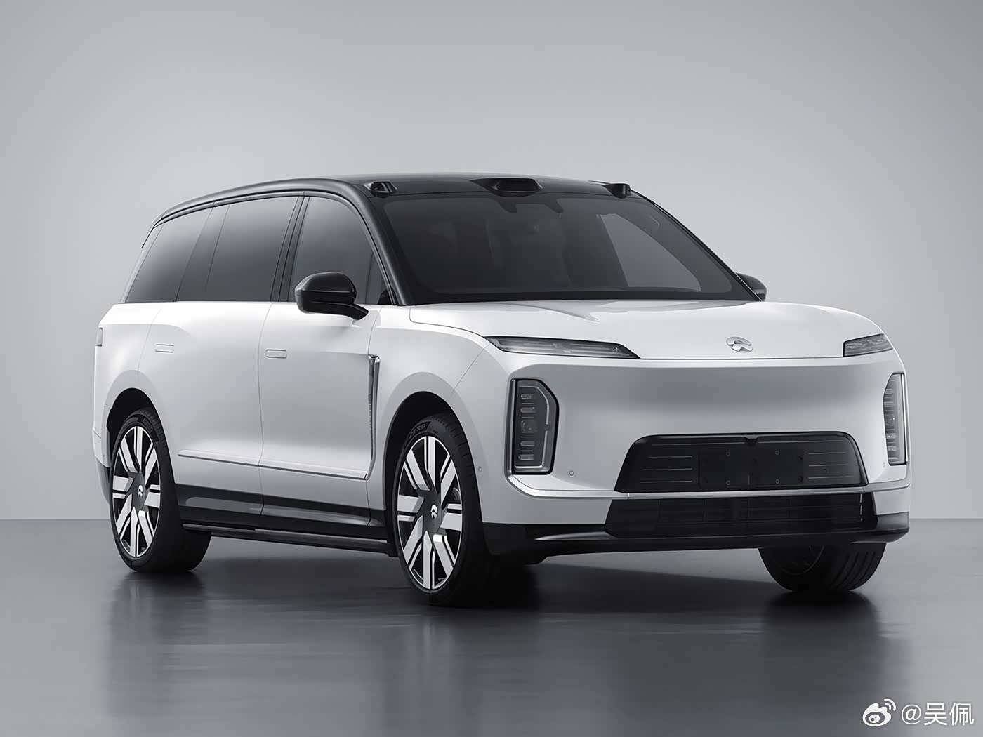 节前去看了蔚来ES9，一些信息点昨晚斌哥在直播讲了，我也不担心保密协议了，可以大