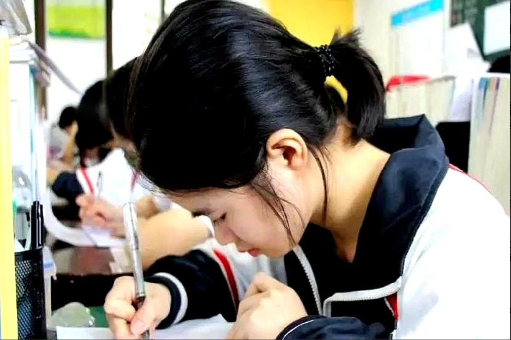 闺女高三二模成绩出来了：语文121，数学140，英语139，物理90，化学93，