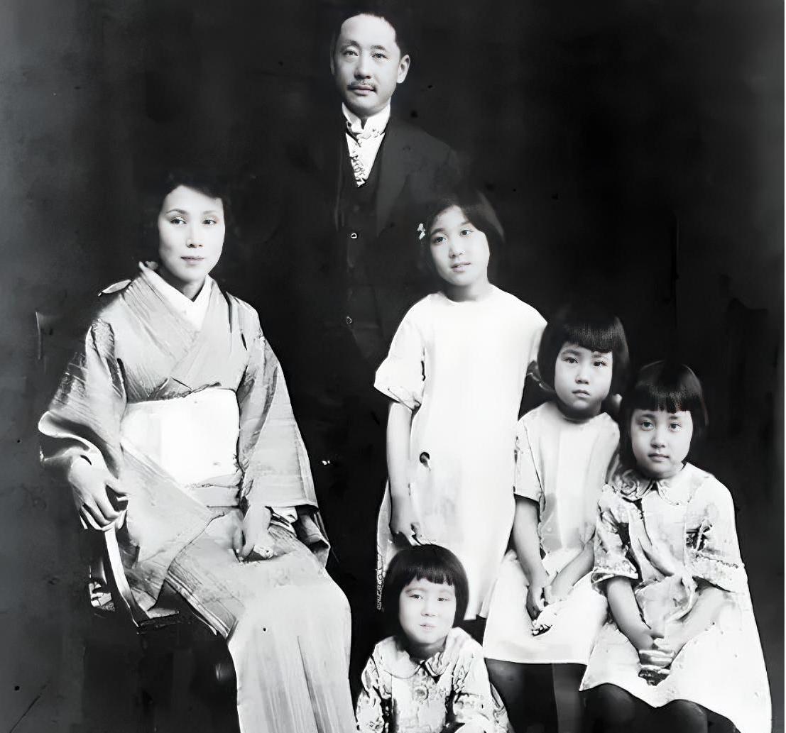 蒋佐梅：钱学森的岳母，一个日本女人的中国一生。蒋佐梅，原名佐藤屋登，钱学森