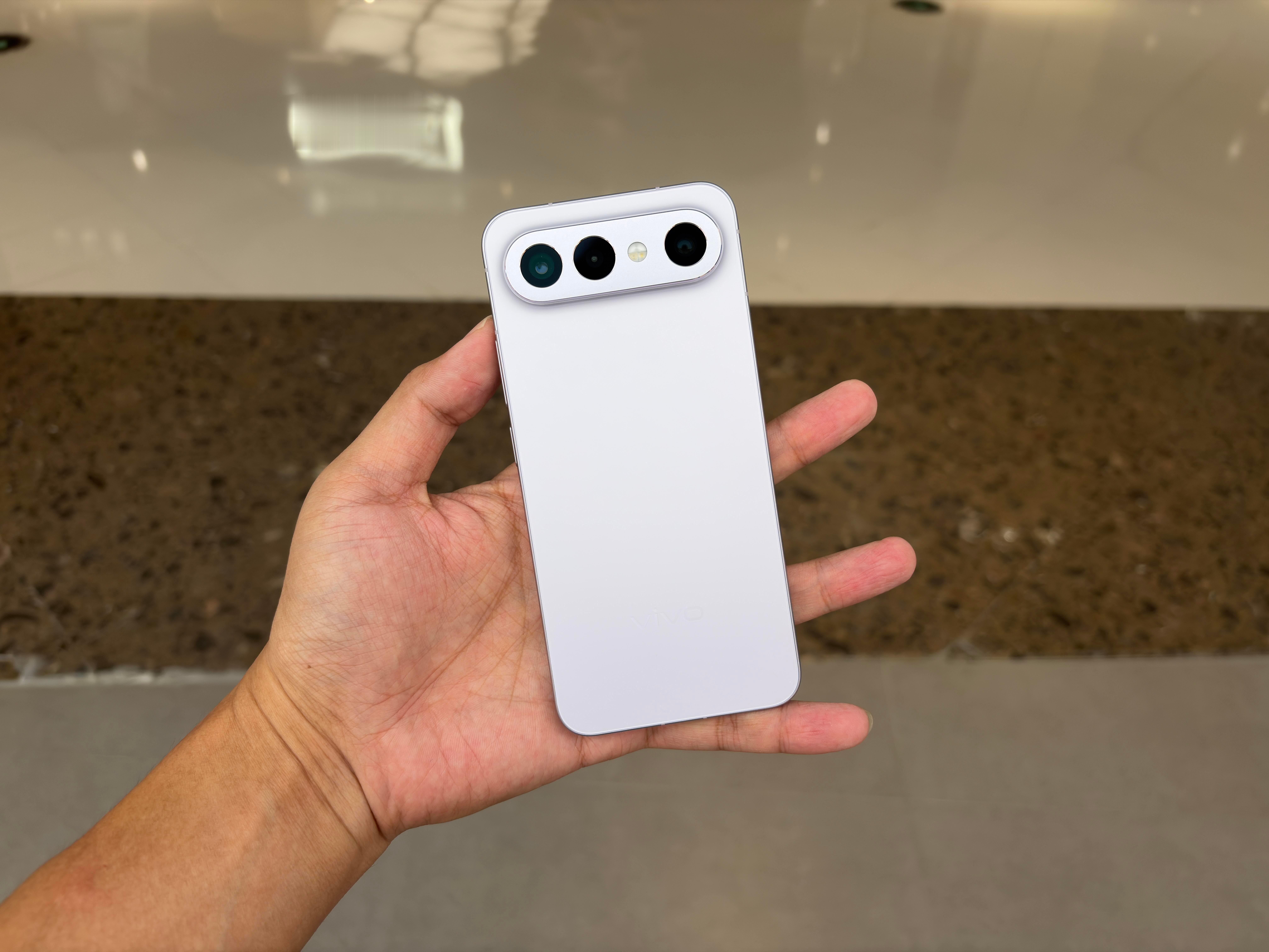 vivoS50Promini曝光，依旧锁定6.3英寸小屏。外观改动挺大，摄