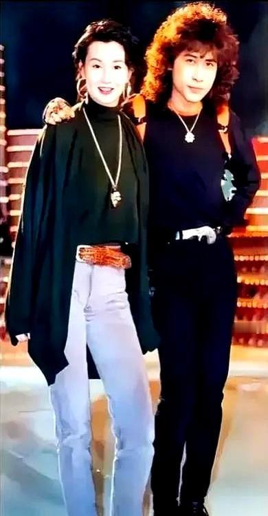 张曼玉和齐秦这张老照片，咋就刷屏了？就这张，九十年代初他俩为电影《应召女郎1