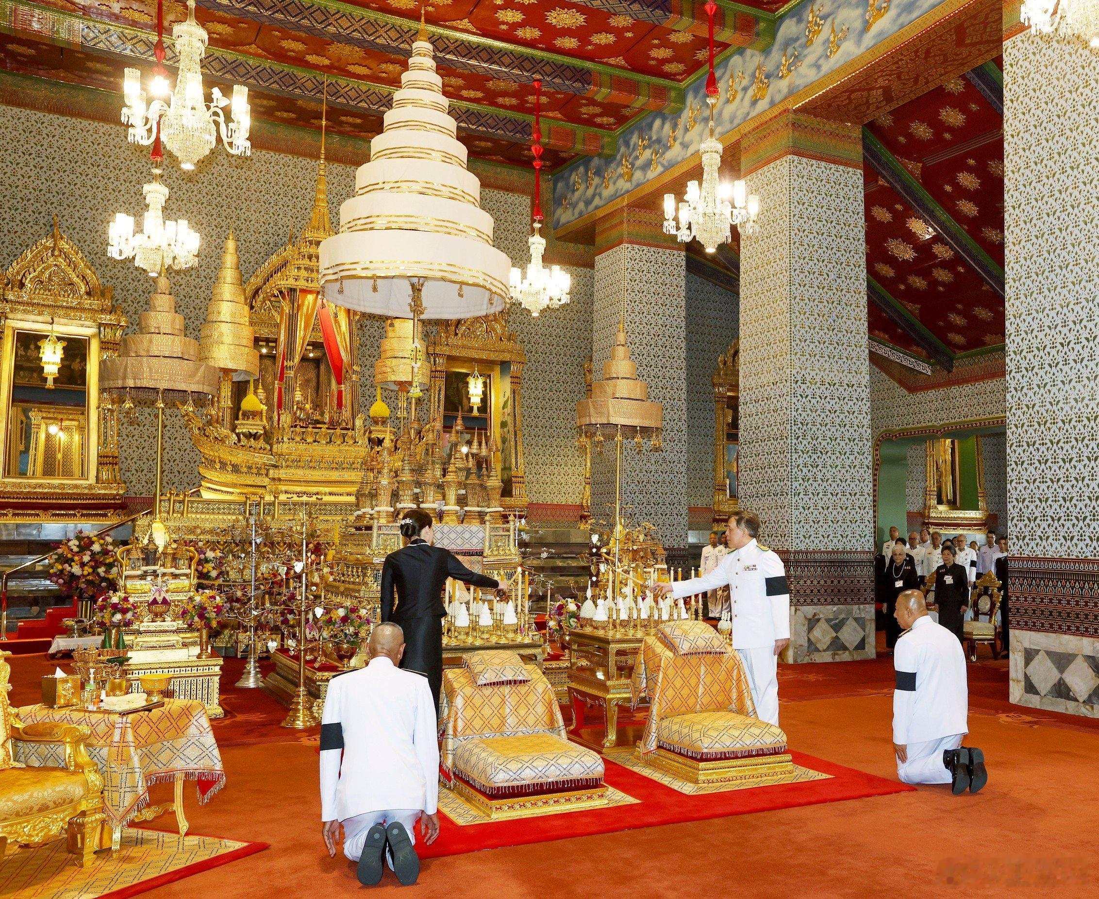 泰国王室🇹🇭4月15日，哇集拉隆功国王和苏提达王后、诗琳通公主主持2026