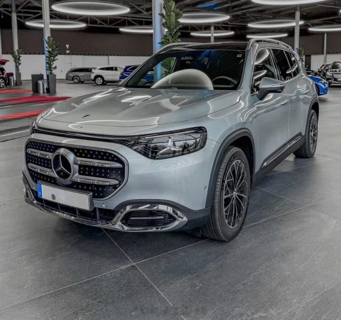 奔驰新款GLB曝光，内饰应该和cla差不多，你们觉得好看么？