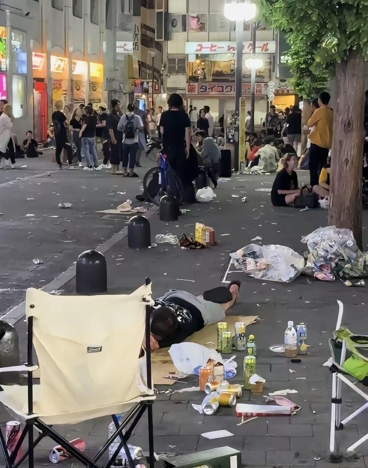 以前中国游客扎堆去日本的时候，街上一有垃圾、有人随地大小便，日本人张嘴就赖咱们！