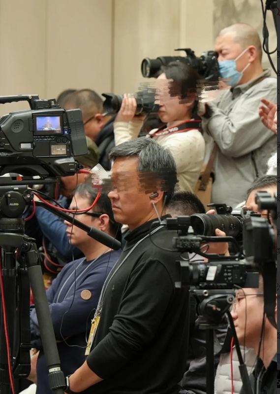 这次德国很生气，全世界宣扬我国招呼也不打一声，就用激光照射他们的飞机，这么做很过