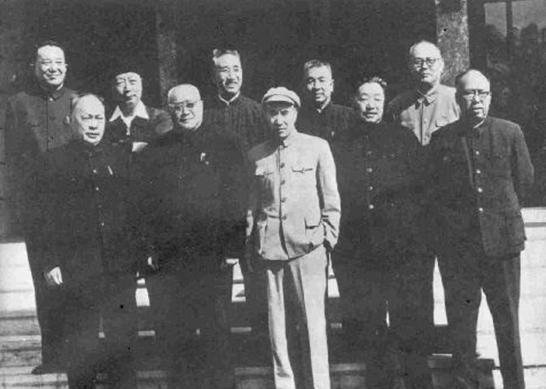 刘伯承去世后，徐向前亲笔写诗悼念，还专门叮嘱刘伯承遗孀：今后有什么困难尽管来找我