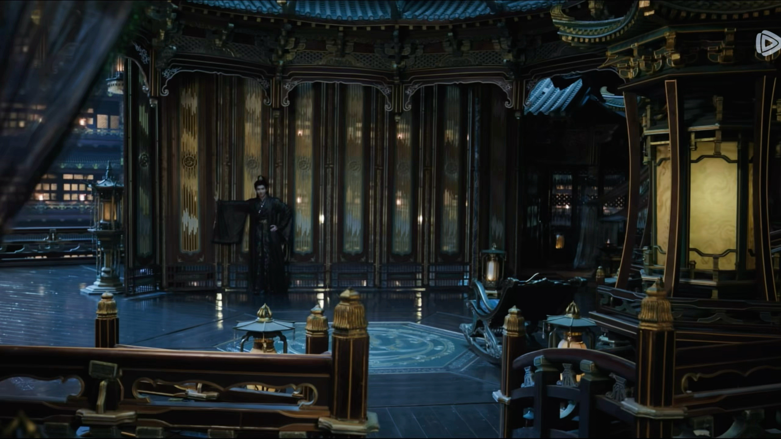 贺思慕，女王和小狗白日提灯