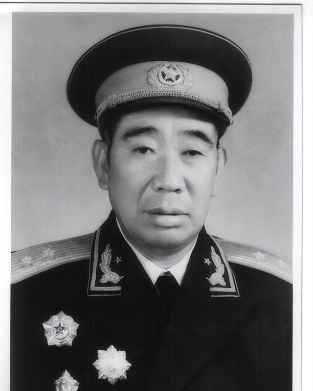 1955年授衔前，杨国夫自己估摸着能评个少将就不错了。可结果一公布，他竟与多位纵