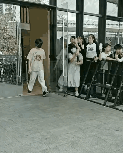 最后的一巴掌，能打醒这姑娘么？​​​