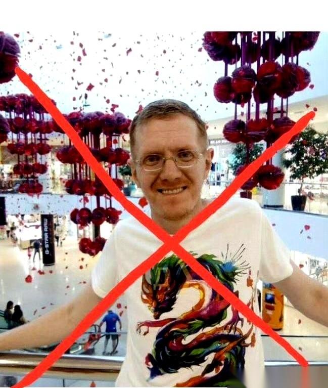 讲个笑话。有个人，对着自己脑袋，连开了四枪。然后，死了。官方说，这叫自杀。