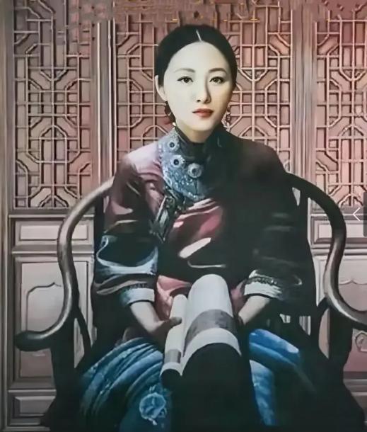 1900年八国联军侵华，慈禧西逃西安，急需银两。陕西女商人周莹捐出10万两