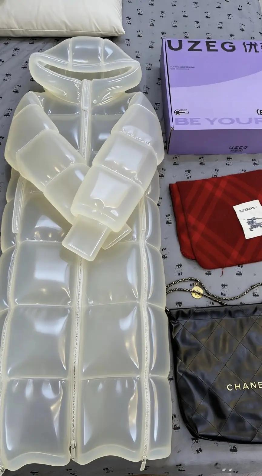 这款羽绒服应该是今年的爆款吧。