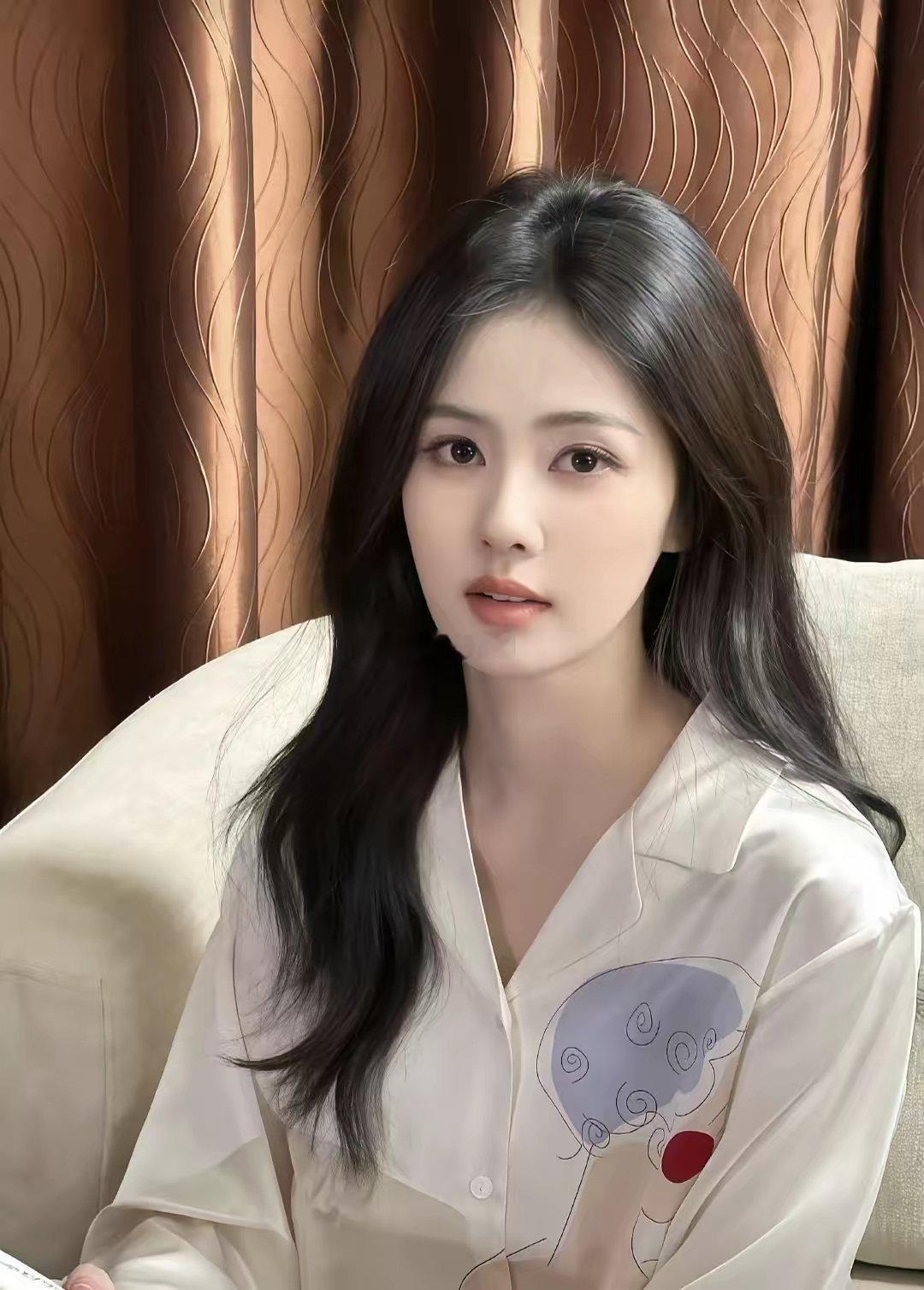 看了《唐宫奇案》的小视频我发现了一个小细节不知道大家发现没，那就是白鹿的声音太性