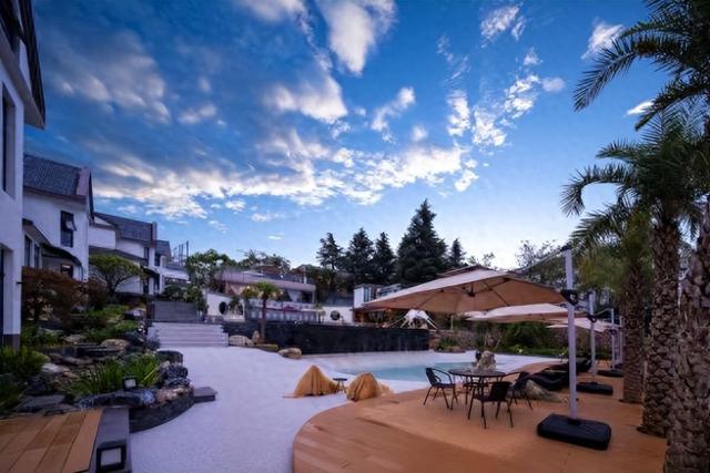 云南玉溪一副局长被前妻举报 称其婚内与异性深夜共处一室 纪检监察机关已受理