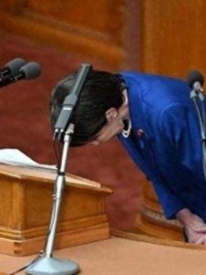 两头碰壁彻底崩盘！高市早苗遭遇全民逼宫，日本政坛迎来大变局今年战败日关键节