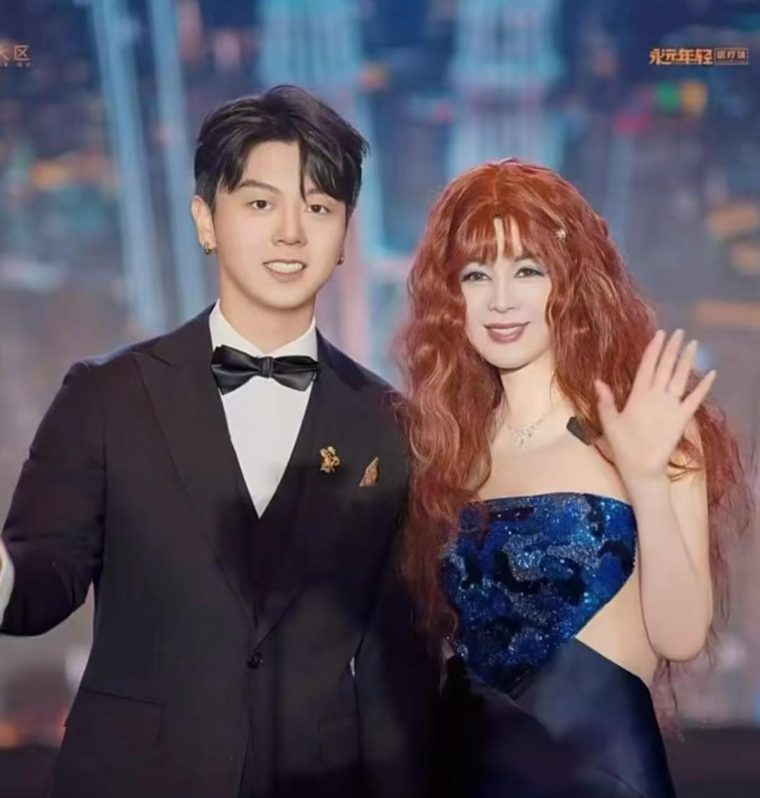 在富二代的孩子中，感觉于文红的大宝真的让人佩服！不管是他妈妈先前说要和任任生