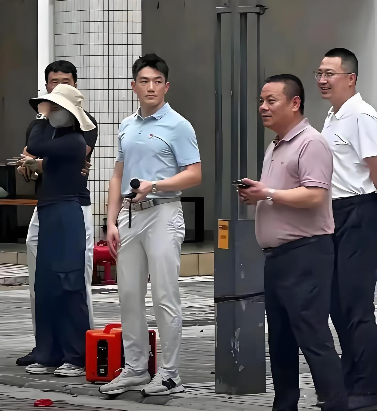 偶遇张馨予的老公，也没有那么帅。