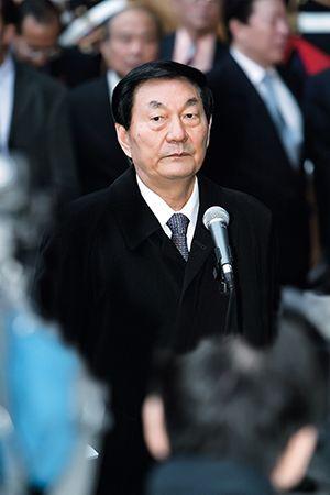 朱老自幼失去双亲，全靠叔伯照料！父母在世时，朱家家境尚可。但是，朱老尚未出世，父