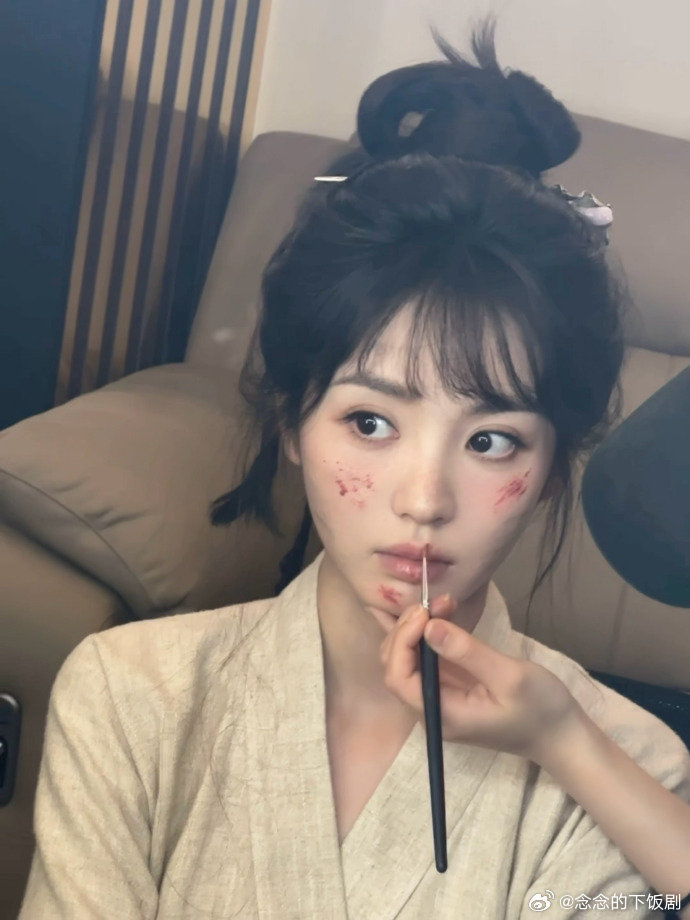 小花猫田曦薇田曦薇在cos小花猫小花猫田曦薇，田曦薇这受伤版小花猫也太让人心疼