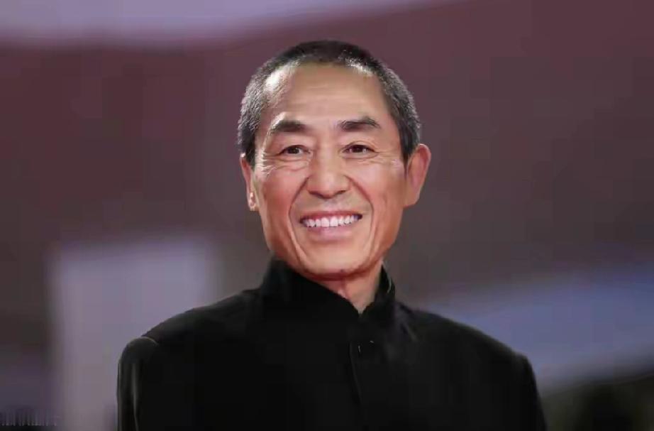 76岁张艺谋被嘲太心酸！苦干42年，全都成全陈婷和岳父母一家被誉