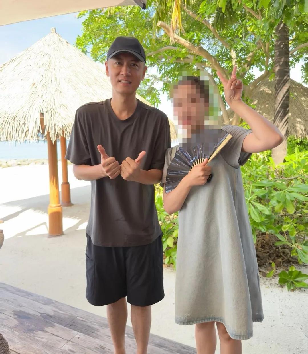 马尔代夫华尔道夫藏着惊喜？网友说连着几天撞见王阳任重，俩人都带家人在这儿度假。